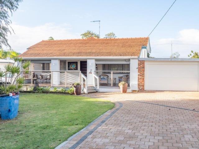 PREMIUM COASTAL SETTING WITH DEVELOPMENT POTENTIAL
