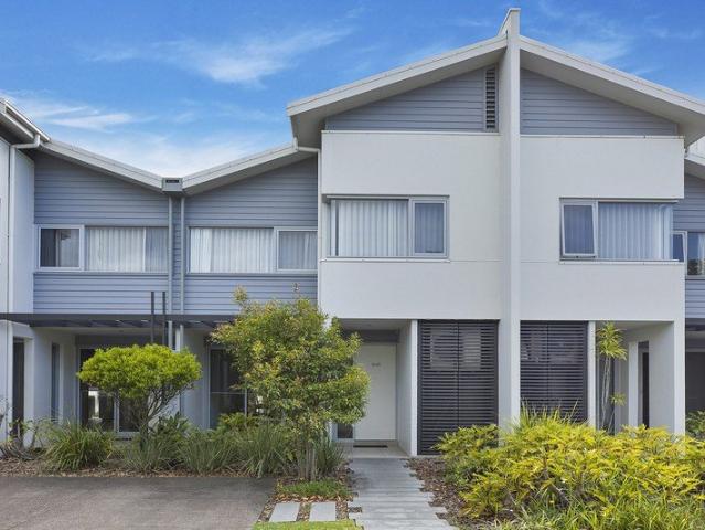 Premium Coastal Townhouse Resort Access, Fully Refurbished, Exceptional Value!
