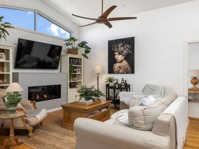 Premium Comfort and Style in a Superior Central Location