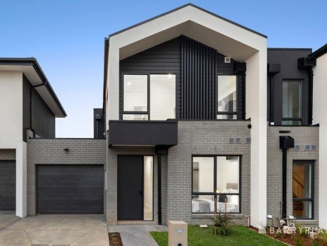 Premium Contemporary Living in the Heart of Mordialloc