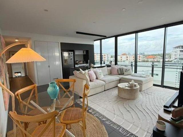 Premium Corner Apartment with Water Views, U1073/36 Evelyn St Newstead Qld 4006