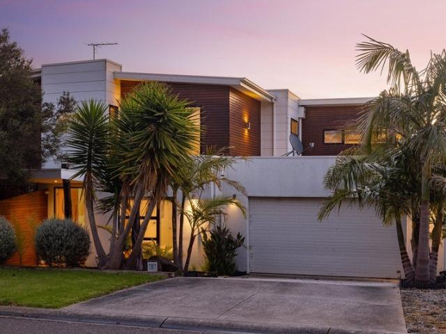 Premium Cowes Living Near Red Rocks Beach