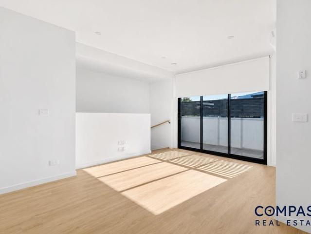 Premium Court‑Side Living with Contemporary Style and Effortless Comfort