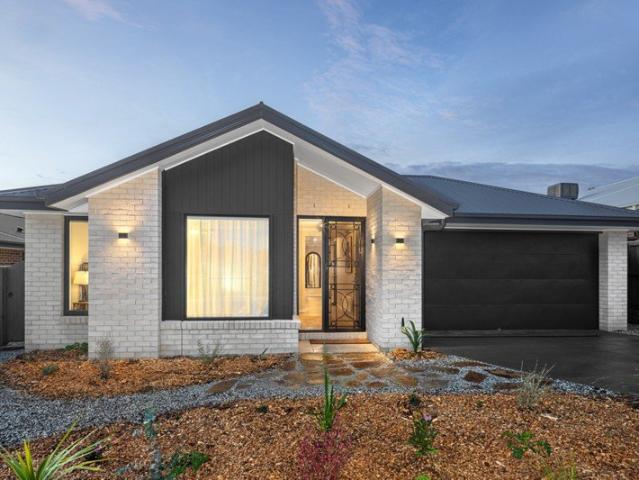 Premium Designer Home Opposite Native Parklands