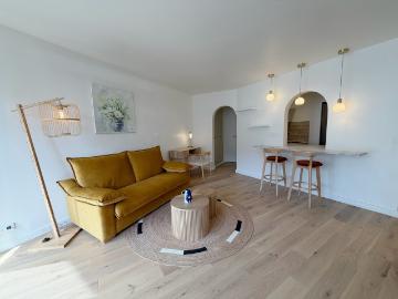Premium Designer Studio with Balcony – All Inclusive – Paris 15 Grenelle