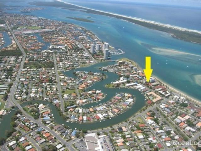 PREMIUM DEVELOPMENT SITE WITH HOLDING INCOME 1,517SQM | ZONED FOR 29M HEIGHT | 50M FROM BROADWATER
