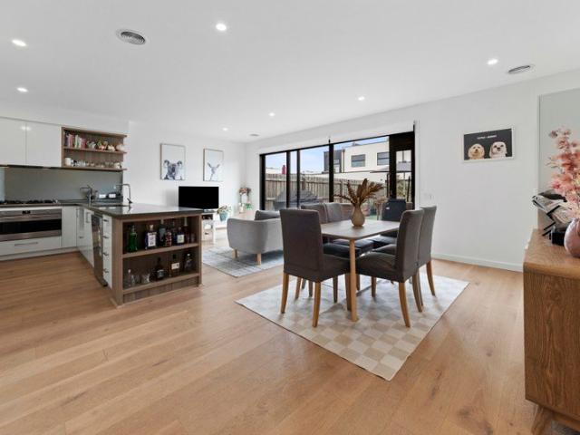 Premium Double Storey Entertainer in 3977