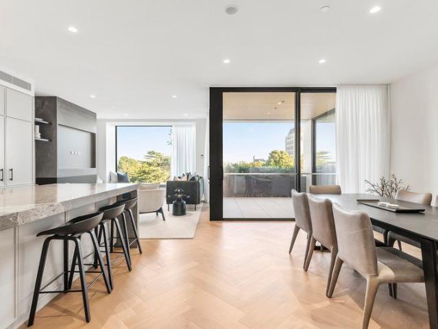 Premium East Melbourne Apartment with MCG, CBD & Fitzroy Gardens Views