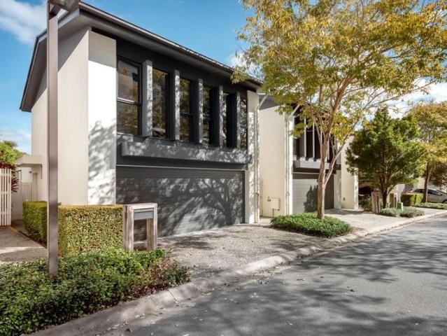 Premium EastHill Living Overlooking Scenic Parklands