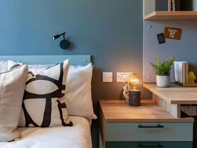 Premium En Suite City View