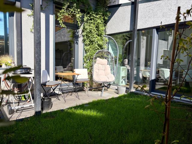 Premium fully furnished 4 room apartment with private garden, smart home in Düsseldorf Flingern