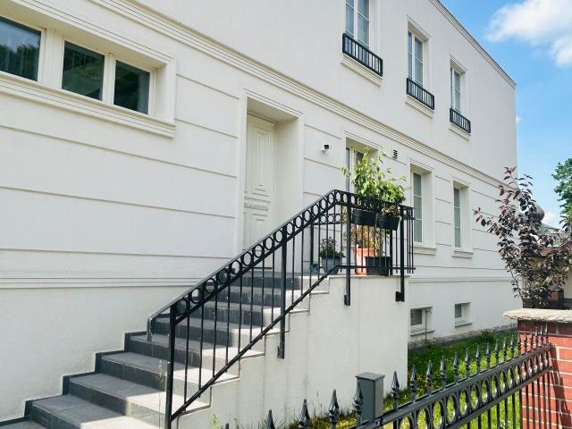 Premium Furnished Family House with Garden near Adlershof & BER | 5 Bedrooms + Home Offices, Berlin Amsterdam Apartments for Rent