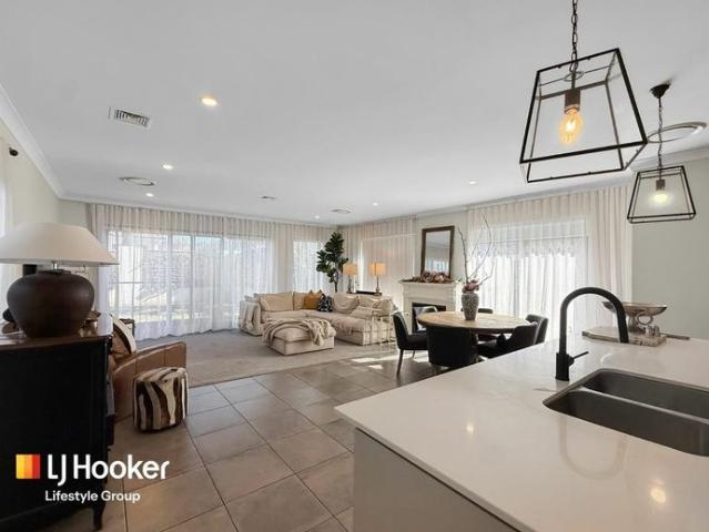 Premium Family Home INC SOLAR, SECURITY SYSTEM & EV CHARGING with Views Over Robbins Lane