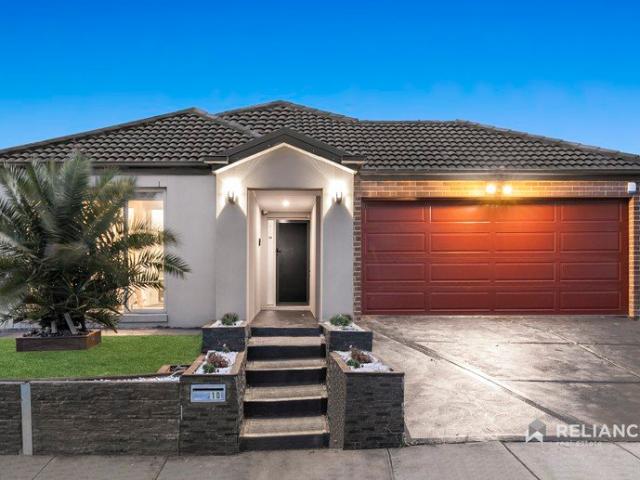 Premium Family Living in Sought After Innisfail Estate
