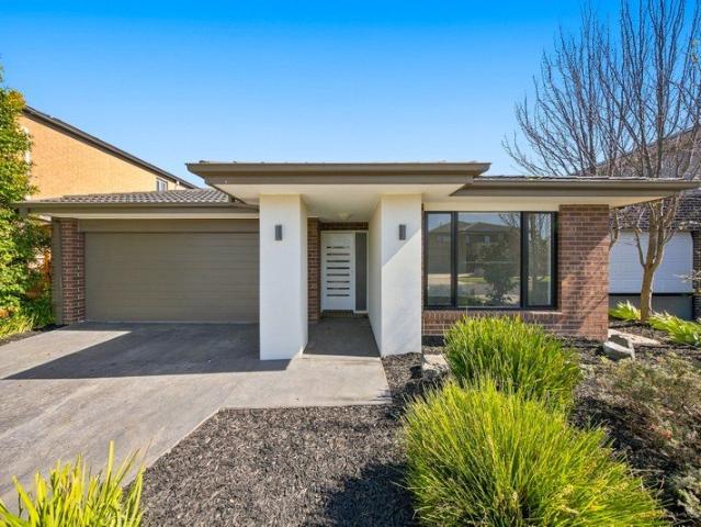 Premium Family Living in Prestigious Berwick Waters!