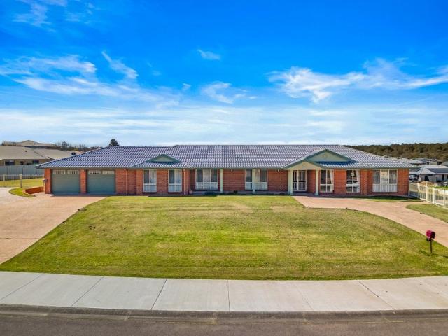 Premium Family Living in The Sought After Hunterview Estate!