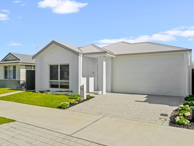 Premium Family Living with an Incredible Outdoor Entertaining Area in Madora Bay