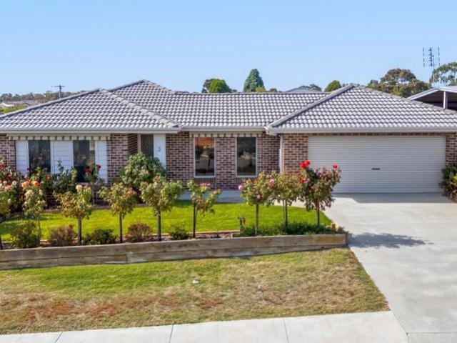 Premium Family Living with Bonus Self Contained Unit