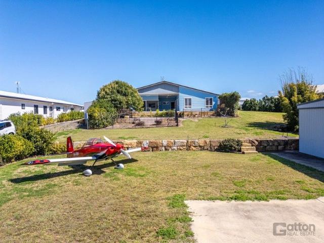PREMIUM FIVE BEDROOM RESIDENCE WITH PRIVATE HANGAR, PLUNGE POOL & GUEST RETREAT