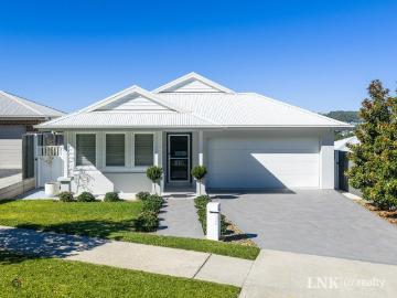 PREMIUM HAMPTON'S INSPIRED HOME