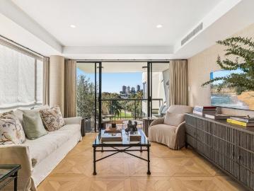 Premium Harbourside Living Overlooking Parklands