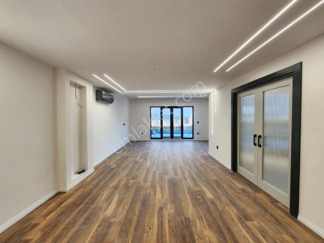 300m2 Net, Çift Mutfak, Önü Açık, Hazır 5+1 Villalar