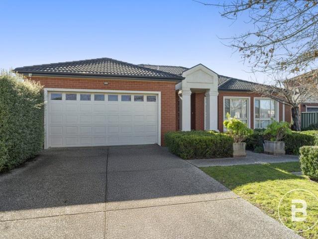 PREMIUM LAKE GARDENS LIVING BESIDE THE GOLF COURSE
