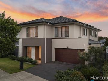 Premium Lakeside Living with Seamless Indoor/Outdoor Flow