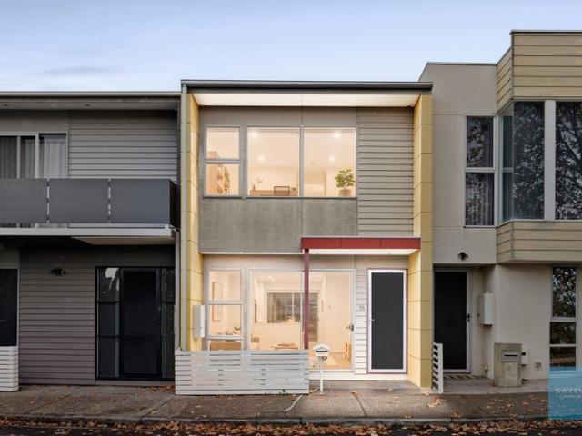 Premium Lakeside Living in the Heart of Caroline Springs!