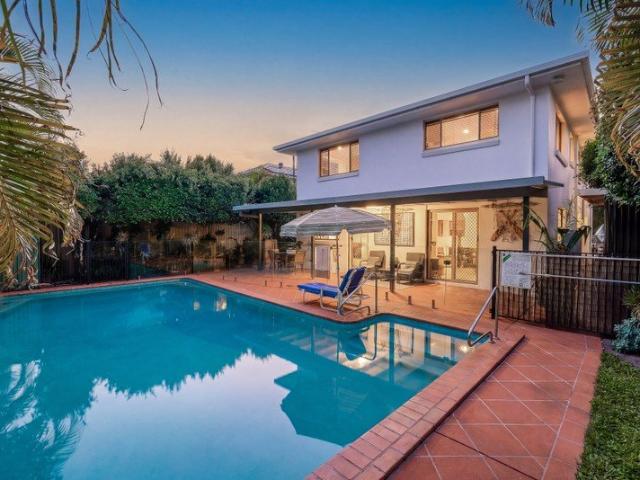 Premium Paradise Point Living with Exceptional Versatility