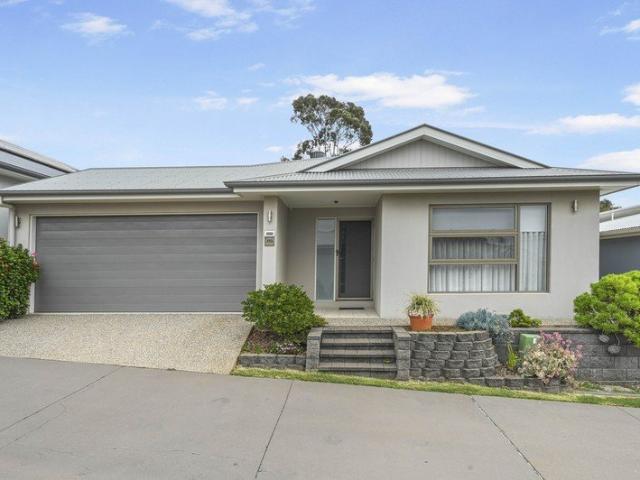 Premium 'Paringa' Villa with Private Leafy Outlook
