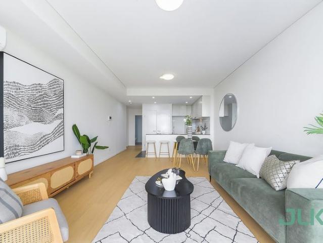 Premium Parkfront Lifestyle Modern Apartment with Panoramic Parramatta City Views