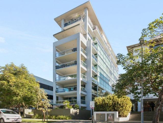 PREMIUM PARKSIDE LIVING IN A BOUTIQUE ADDRESS