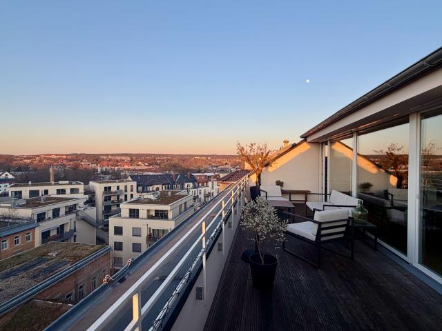 Premium penthouse Dresden Neustadt | 130 sqm | huge rooftop terrace | elevator into the apartment | parking | optional cleaning incl