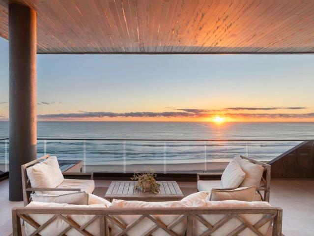 Premium Penthouse Style Apartment with Superb North East Ocean Aspect