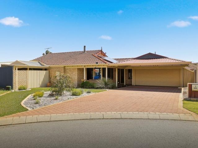 PREMIUM POOLSIDE LIVING, WITH WORKSHOP FACILITIES AND MULTI FUNCTIONAL GARDENS TO THE SURROUNDS