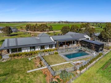 Premium Rural Living with Breathtaking Views