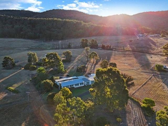 Premium Rural Retreat Just Five Minutes From Town