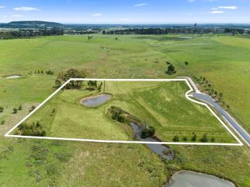 Premium Registered Land Parcel Presenting an Enviable Acreage Lifestyle