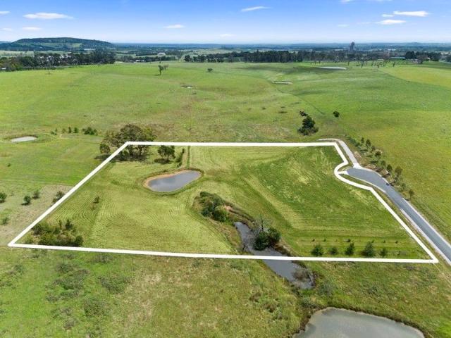 Premium Registered Land Parcel Presenting an Enviable Acreage Lifestyle