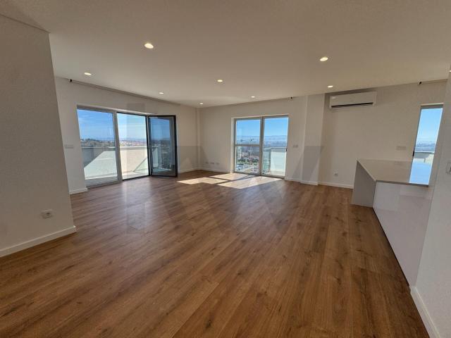 Premium rental, comfortable and elegant 3 bedroom apartment next to the Ice Palace