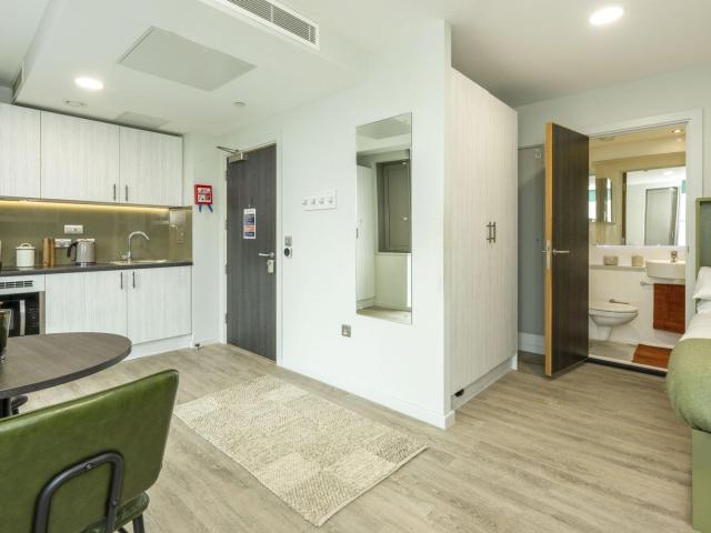 Premium Studio to let at Flora Building, 11 13 Long Street, Hackney, London, E2 8HJ | Accommodation for Students