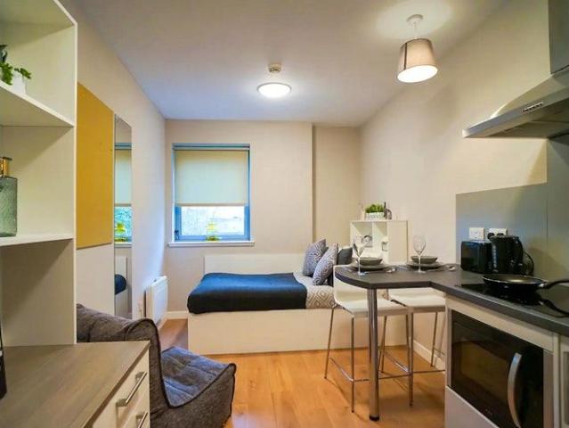 Premium studio accessible