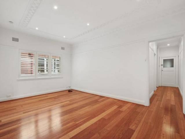 Premium Sydney Lifestyle In Contemporary, Ultra Convenient Apartment