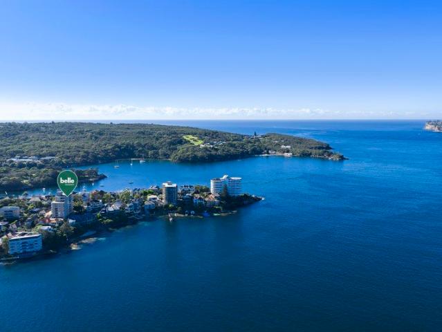 Premium security apartment with breathtaking harbour and city skyline panoramas