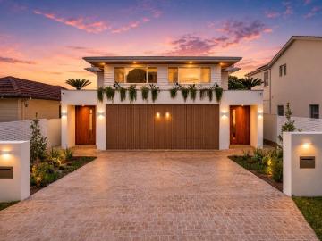 Premium & Sophisticated Brand New Luxury Duplex with over sized Master Retreat, Pool & Sun Drenched North Facing Backyard