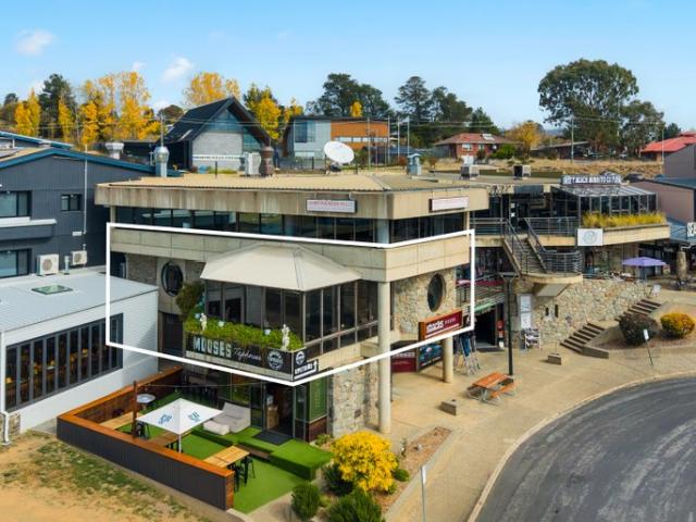 PREMIUM TURNKEY HOSPITALITY VENUE EXTENSIVE HIGH END FITOUT & COMMERCIAL INFRASTRUCTURE OVERLOOKING LAKE JINDABYNE