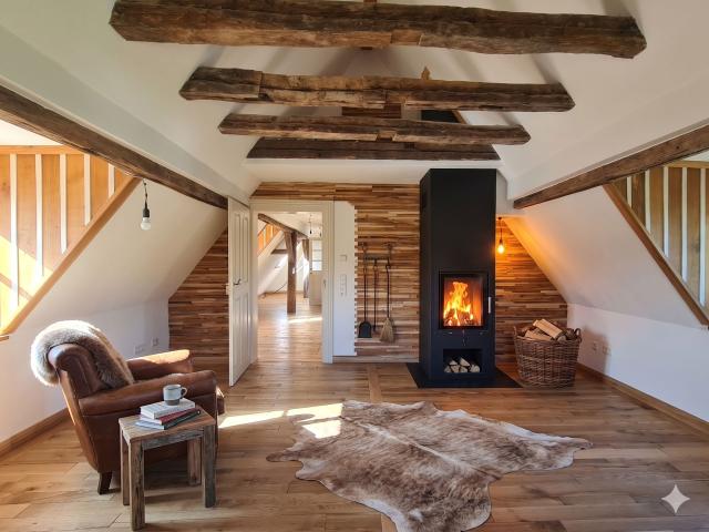 Premium Temporary Living: Fully Renovated Attic Apartment in Kraichtal