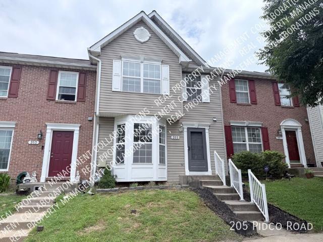 PREMIUM TOWNHOME W/ ISLAND KITCHEN, FULL LENGTH WALK IN & CENTRAL A/C