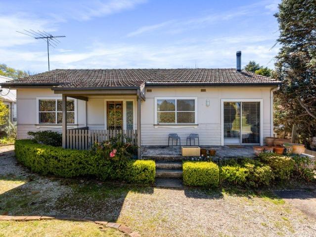 PREMIUM VILLAGE POSITION WITH HIGH END, PRIVATE ENTRY, GRANNY FLAT
